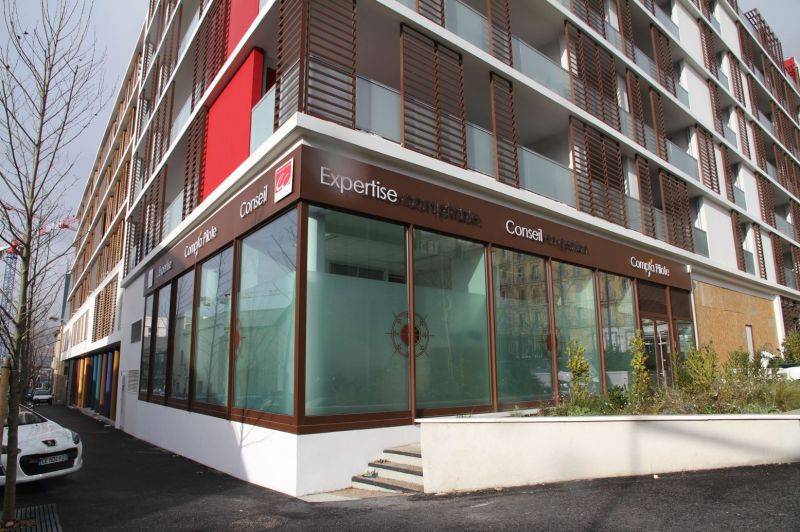 Aménagement de bureaux de 180 m2 pour un comptable avec vitrage filtre uv dans le quartier La Joliette à Marseille
