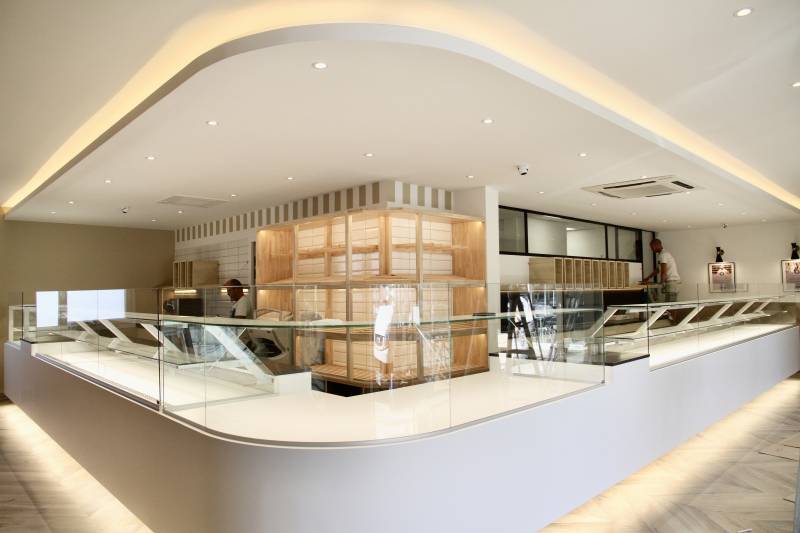 APRÈS TRAVAUXagencement d'une boulangerie pâtisserie à Manosque